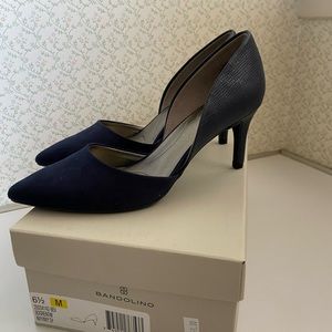 Bandolino Navy Heels Size 6.5
